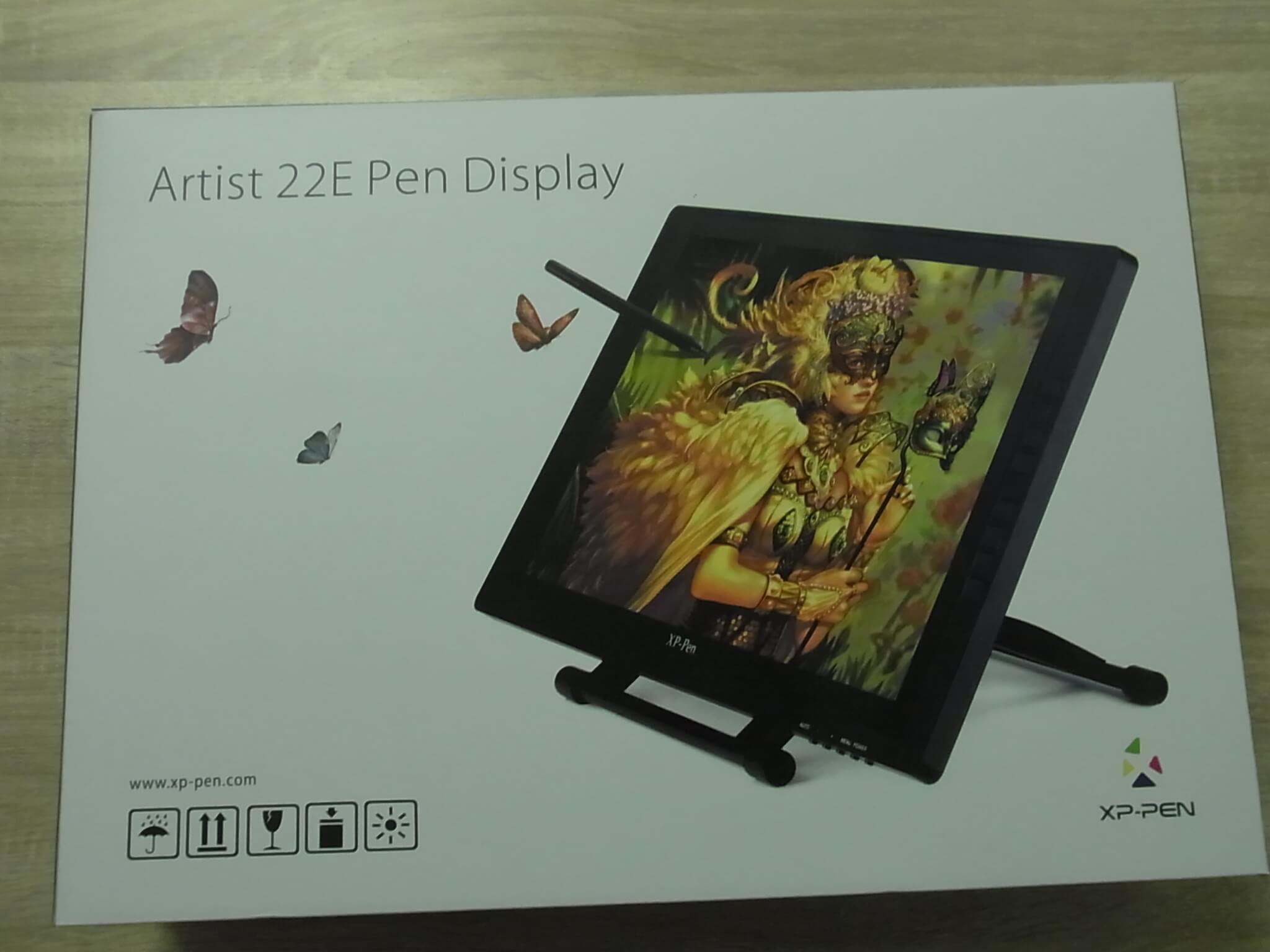 XP-PEN液タブArtist22E開封レビュー｜美しい液晶、沈み込みの浅いペン